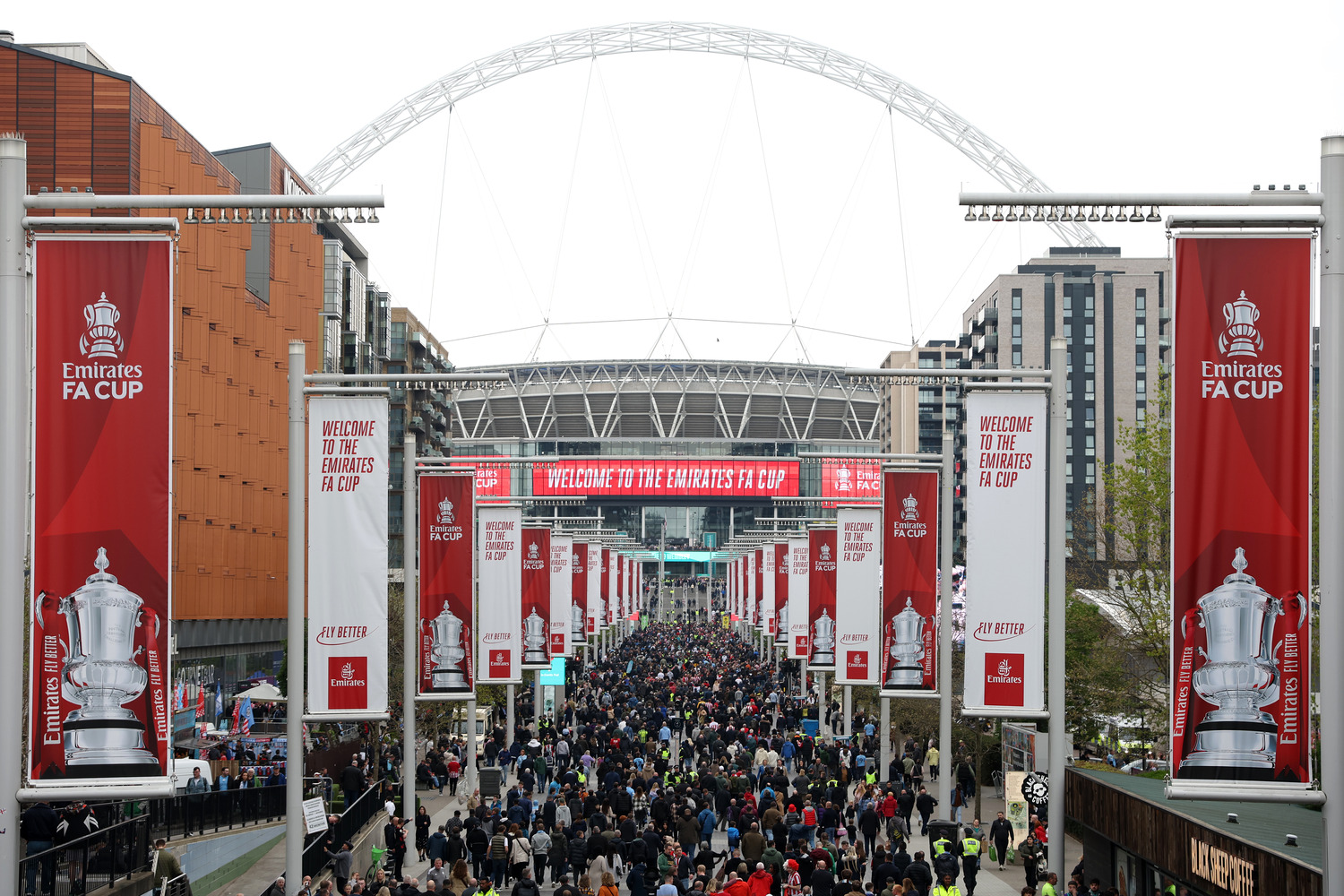 〈ウェンブリー・スタジアム(Wembley Stadium)〉〈ウェンブリー・スタジアム(Wembley Stadium)〉