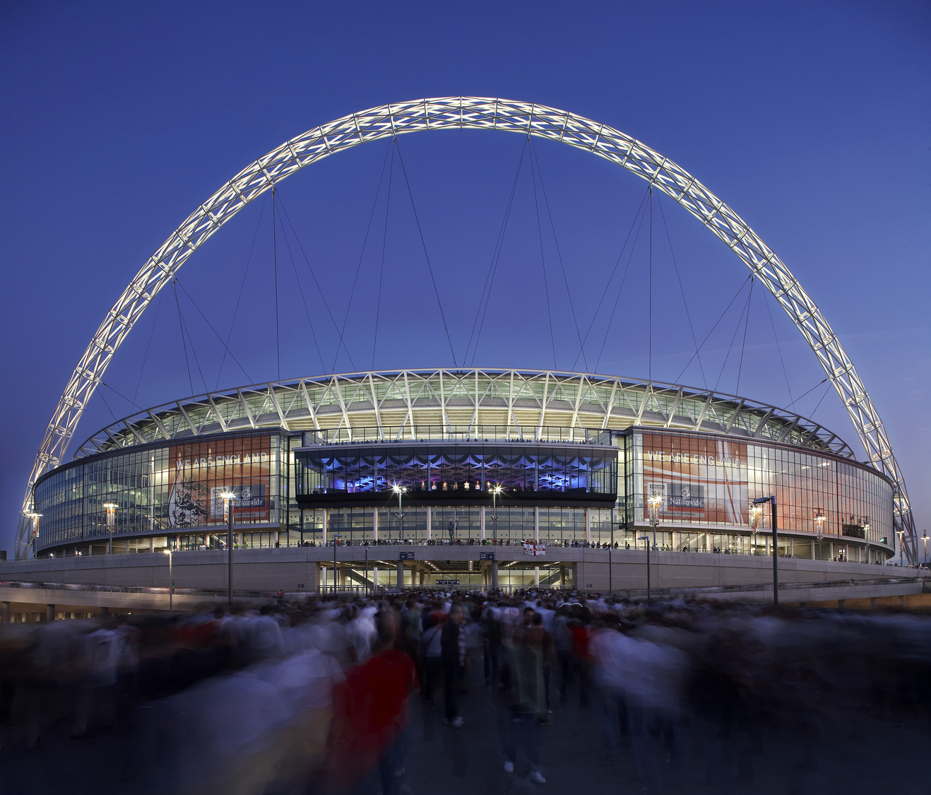 〈ウェンブリー・スタジアム(Wembley Stadium)〉〈ウェンブリー・スタジアム(Wembley Stadium)〉