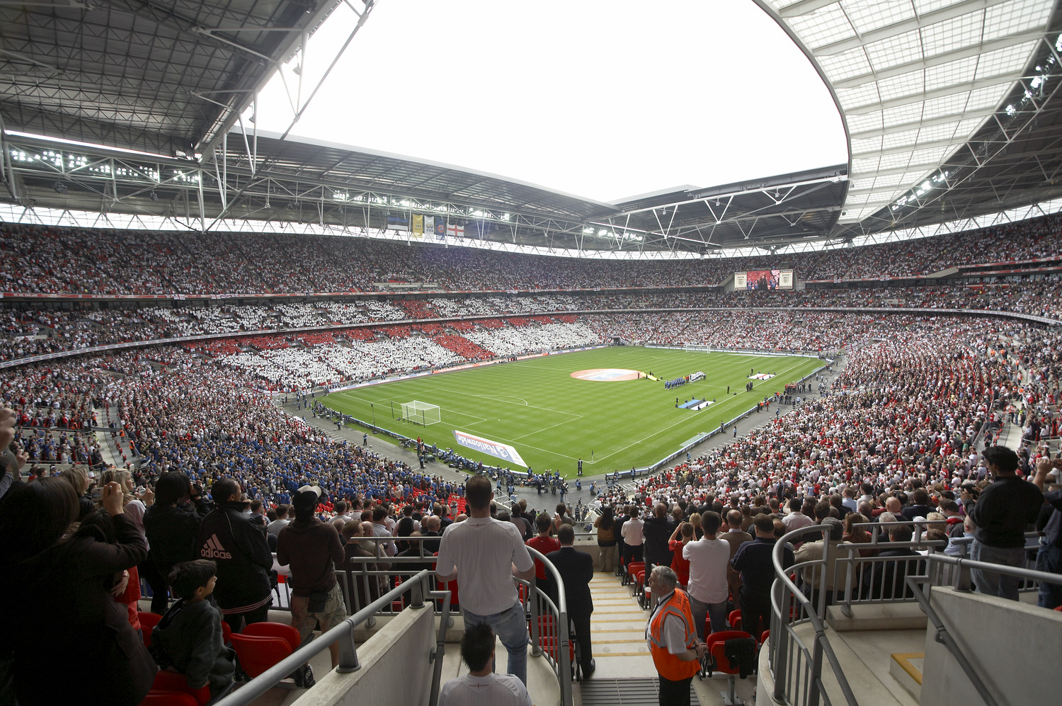 〈ウェンブリー・スタジアム(Wembley Stadium)〉〈ウェンブリー・スタジアム(Wembley Stadium)〉