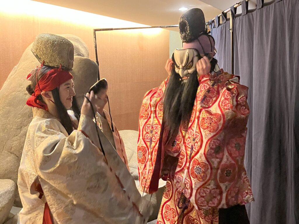 怒っていたお客様が笑顔に変わる、「私」たちが舞う理由 ‐ 石見神楽に挑戦した10年 - エキサイトニュース