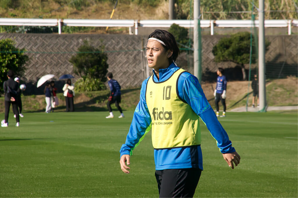 結果への渇望と背中で引っ張る覚悟。菊地脩太、鳥取戦へ滾る闘志 : RYUKYU SOCCER PRESS