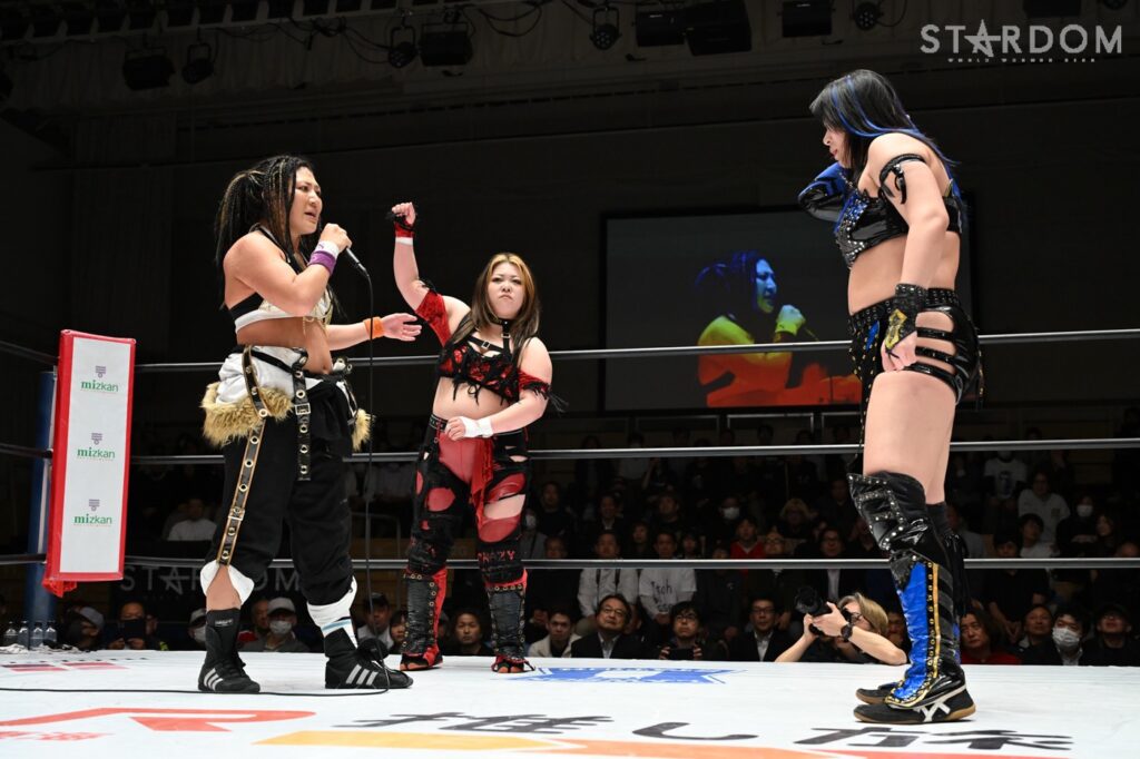 Mi Vida Loca鈴季すず＆山下りな　元E neXus Vの舞華＆HANAKOに〝プレゼント〟「しびれる試合をしよう！」/3・31後楽園大会速報 | ニュース