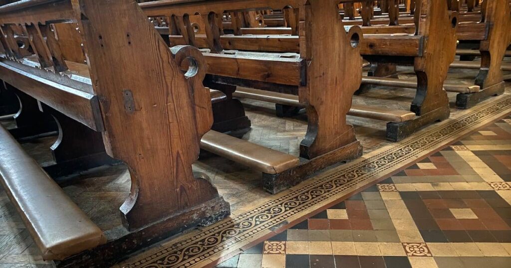 自閉症は「邪悪な悪魔」のせいだと主張する司祭の説教に対し教区が謝罪