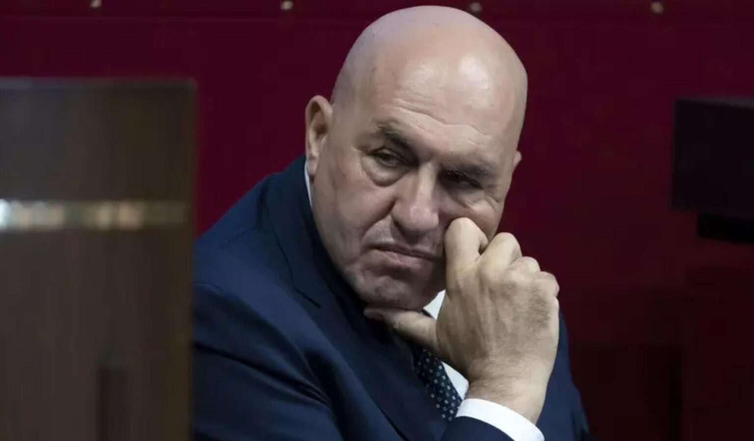 グイド・クロセットのドバイ滞在の解釈はつじつまが合わない