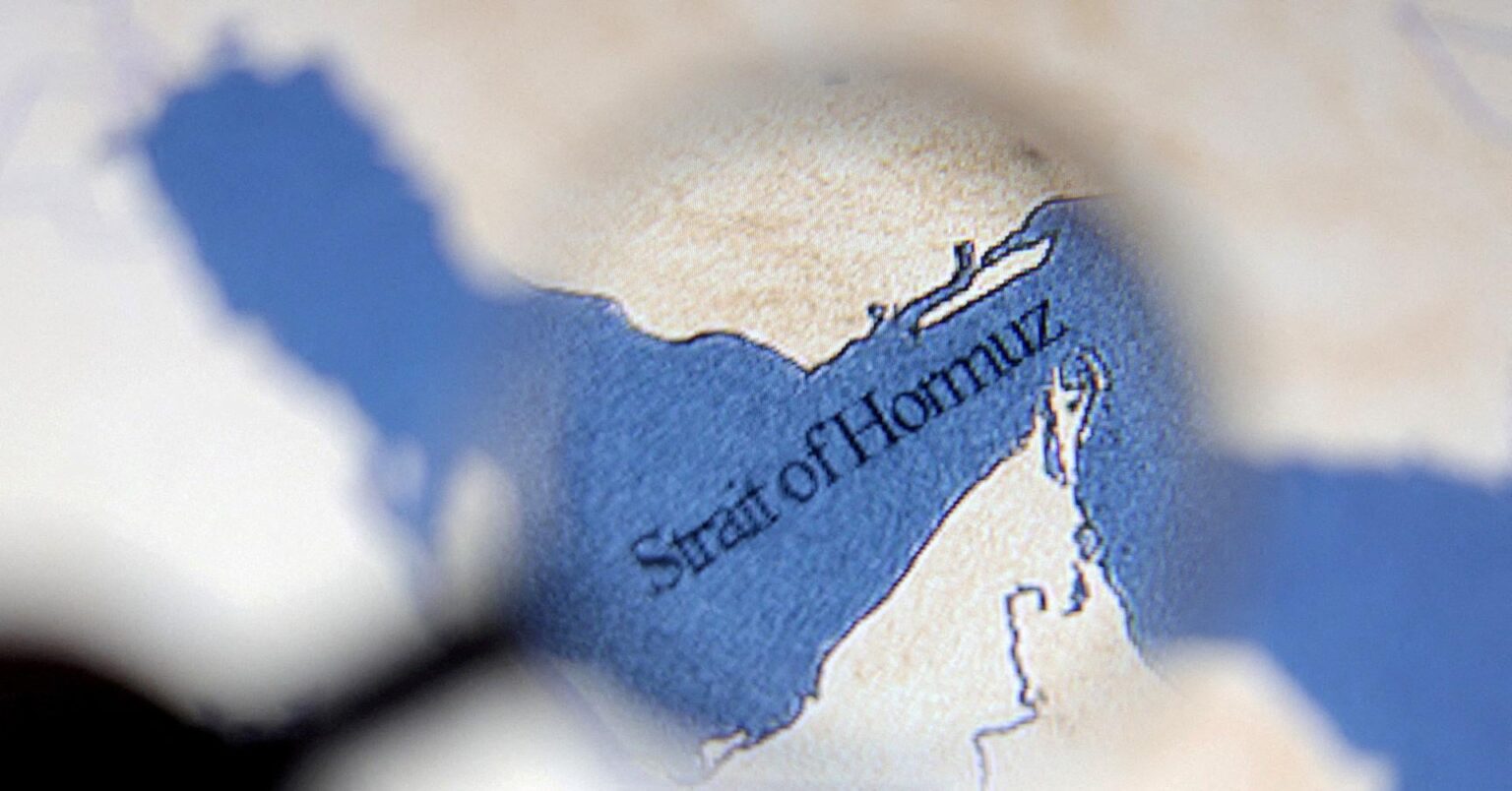 トランプ大統領がイランのエネルギーを脅迫した場合、イランはホルムズを完全閉鎖すると革命防衛隊が発表