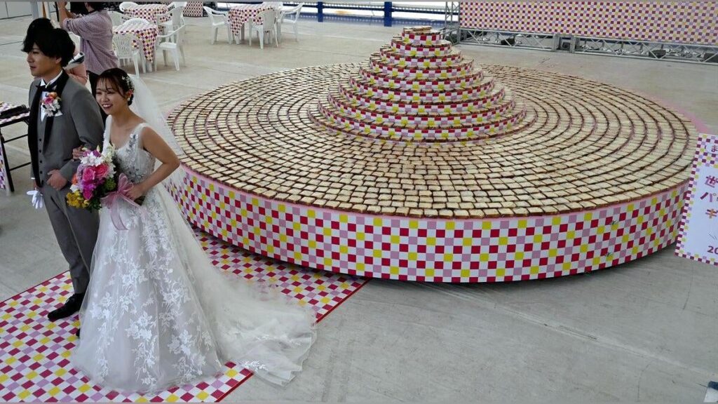 世界一長い１６０ｍ以上のウェディングケーキ、ギネス世界記録…茨城特産のピーマン使用