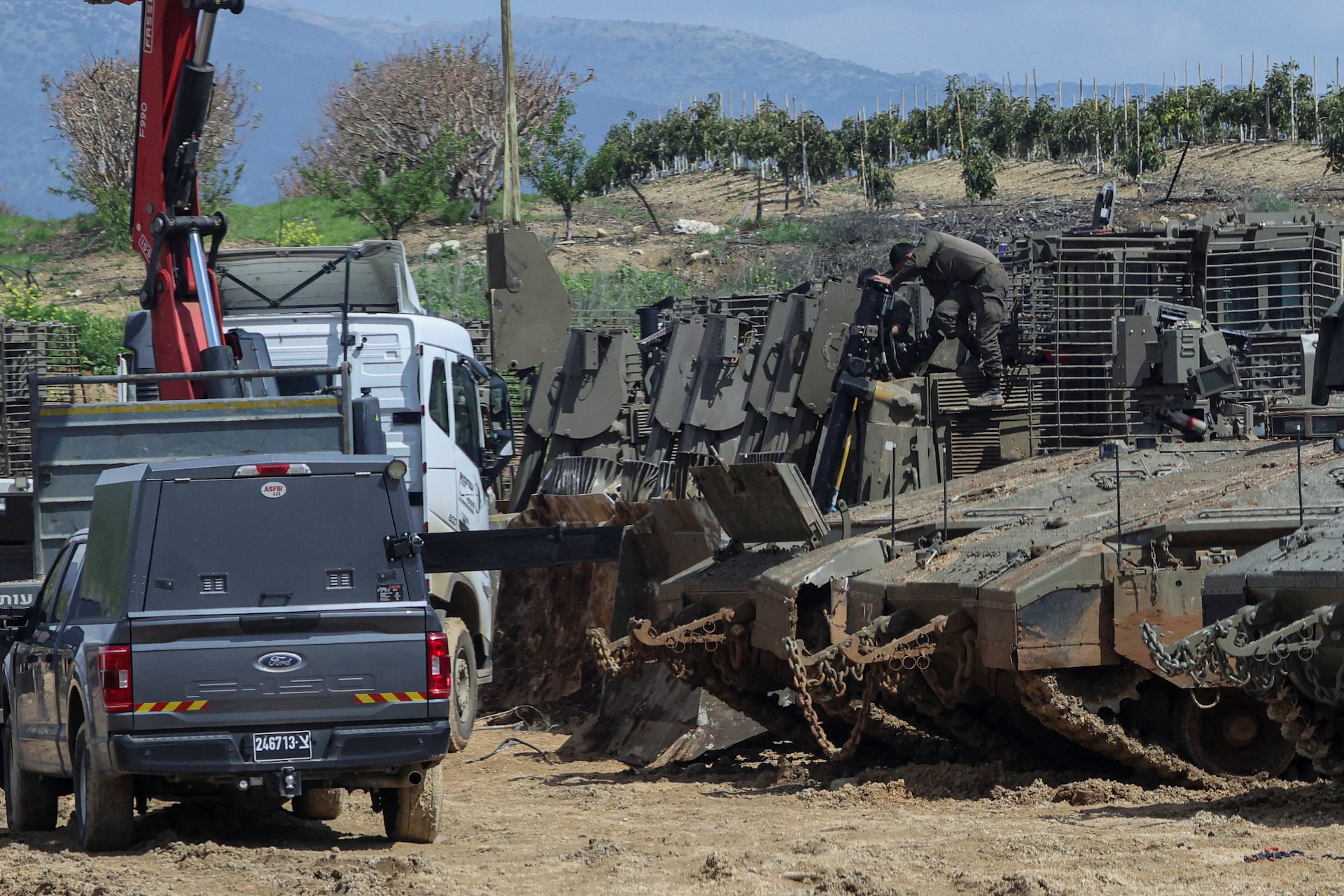 イスラエル、レバノン南部に「緩衝地帯」構想　国防相が占領を明言