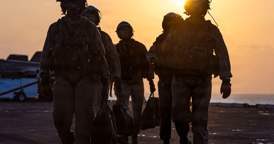米国、軍艦3隻に海兵隊員2,200人を中東へ派遣命令