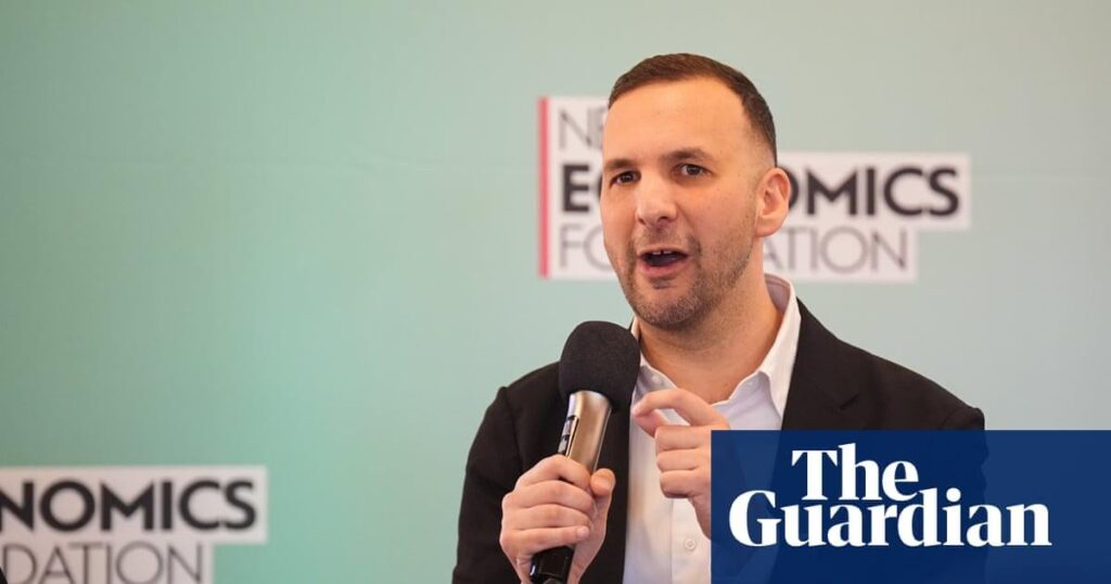 ザック・ポランスキー氏、緑の党はGDP目標を放棄し、代わりに福祉に重点を置くだろうと語る