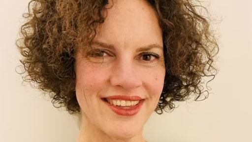 イヴリアンさんは全日働くことができないため、仕事を見つけることができません。「1 日あたり 4 時間、5 時間、6 時間の勤務を許可してください」