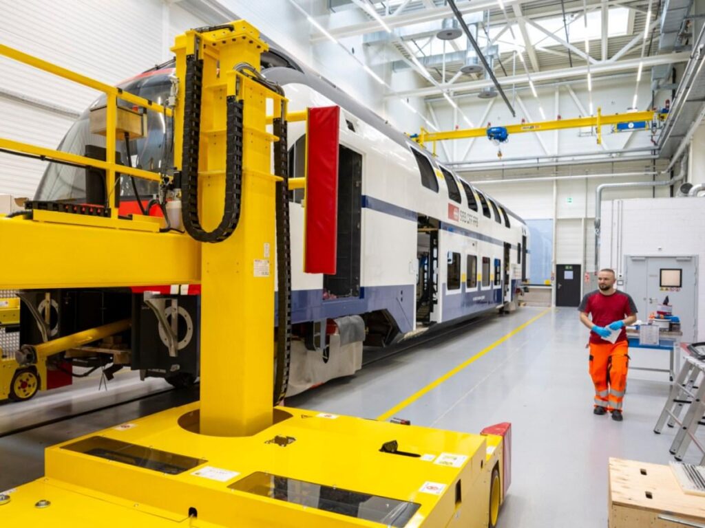 スイスの元鉄道管理者、数百万フランの詐欺罪で起訴