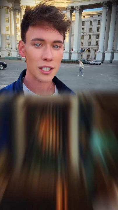 ジャーナリストがゼレンスキー氏とのインタビューを説明し、それを現米国政権の報道状況と比較する