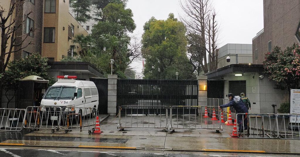 《送検時には薄ら笑い》中国大使館侵入で逮捕の幹部自衛官（23） 所属駐屯地が明かした「意外な勤務態度」― 通常の訓練をやっていた