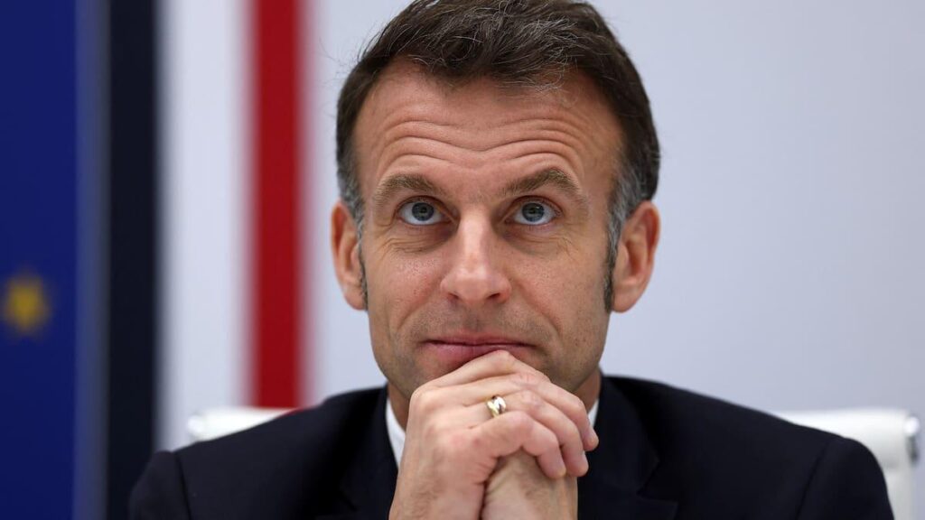 マクロン大統領、憲法制定の挨拶で女性の「すべての権利」擁護を要請