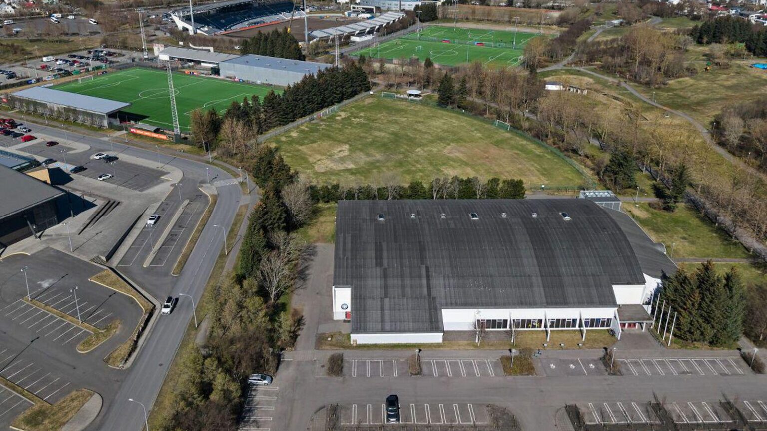 ロイガルダルの中学校を中止する