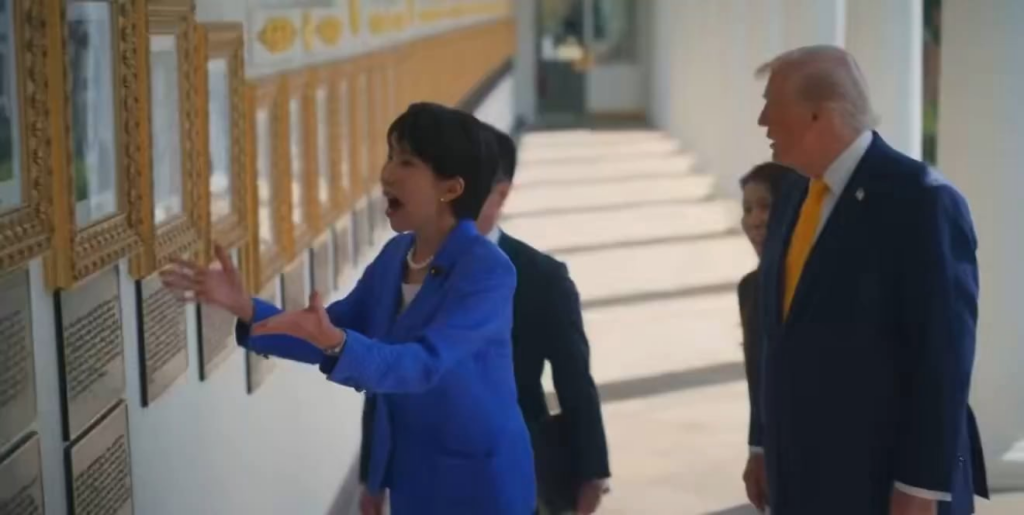 【悲報】訪米中の高市首相、バイデン前大統領を揶揄する肖像画を指差して大笑いしてると話題に