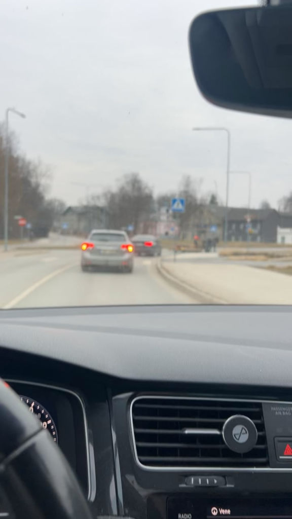 タルトゥで午前7時に特別配達