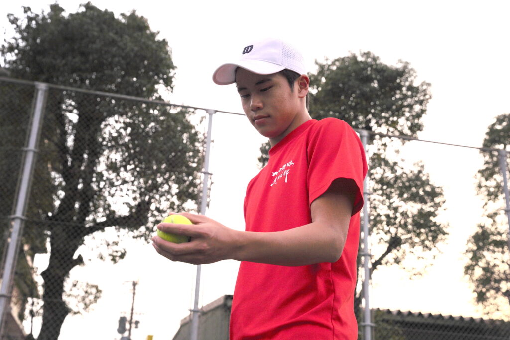 ダイヤの原石たち テニス男子 日本一の先に世界への扉がある 太田周(大分舞鶴2年) 【大分県】 | オー!エス! OITA SPORTS ダイヤの原石たち テニス男子 日本一の先に世界への扉がある 太田周(大分舞鶴2年) 【大分県】