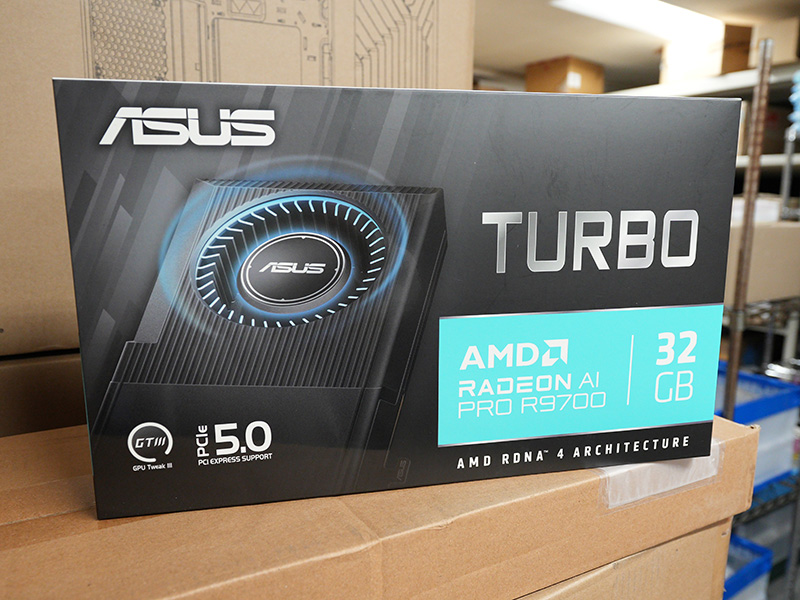 32GB VRAM搭載の「ASUS TURBO Radeon AI PRO R9700」が発売、大規模AIモデル向け 32GB VRAM搭載の「ASUS TURBO Radeon AI PRO R9700」が発売、大規模AIモデル向け