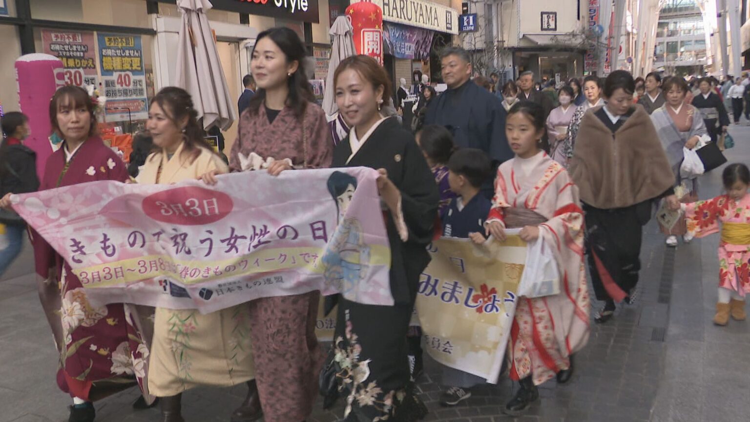 着物の文化や美しさをPR 商店街を色鮮やかな着物姿でパレード 高松市 | KSBニュース | KSB瀬戸内海放送 着物の文化や美しさをPR 商店街を色鮮やかな着物姿でパレード 高松市 | KSBニュース | KSB瀬戸内海放送