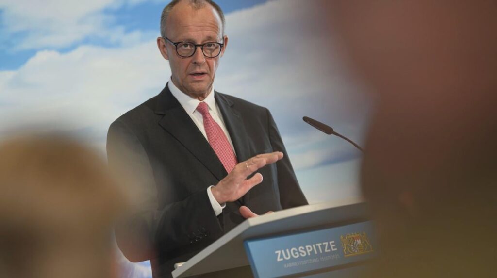 ドイツのメルツ首相、ウクライナへのEU融資900億ユーロの緊急実行を要請