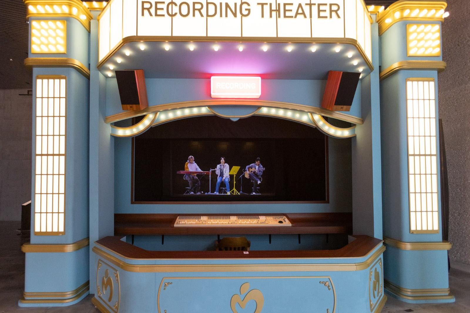 Mrs. GREEN APPLE“体験型”大規模展覧会が大阪で、初公開ステージ衣装やコラボメニュー｜写真10