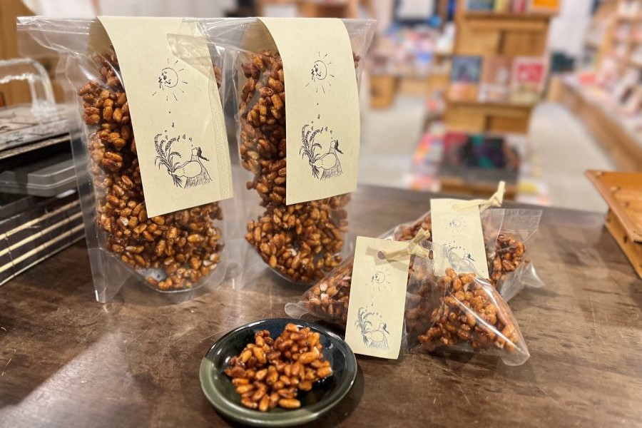 店内で販売している「kitchen穂」のポン菓子は程よい甘さが魅力「本屋 亜笠不文律」