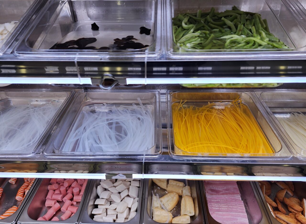 「愛宝麻辣燙（アイホウマーラータン）」店内