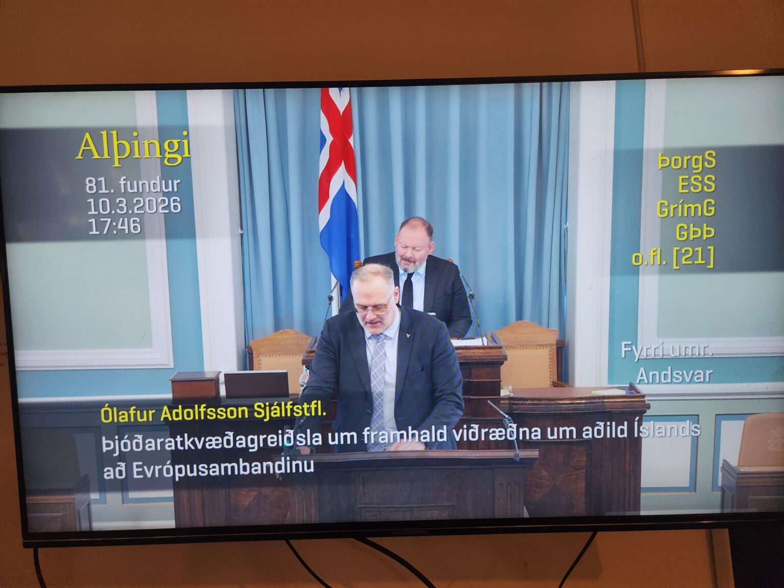 アルジンギ水路の設置。