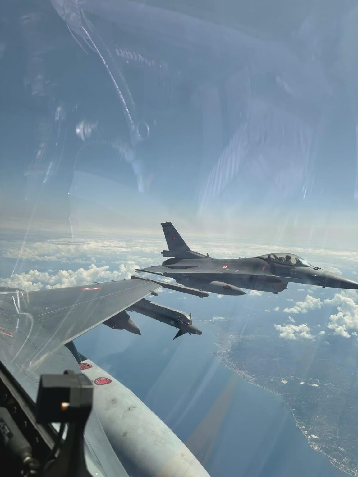 トルコ空軍所属のF-16戦闘機4機が日曜日にキプロスに飛行する予定だ。