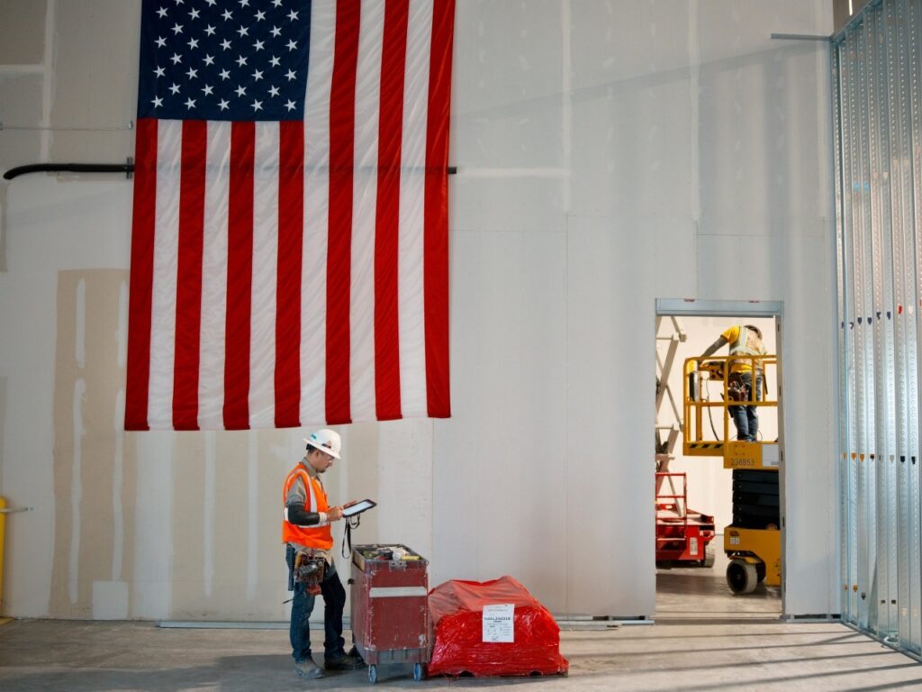 アップルが米国で生産を拡大、TDKら4社と新提携 - CNET Japan