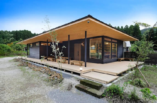 【鹿児島県南九州市】人が集まる木の下で、「てとて」のごはんを ／ 鹿児島ごはん てとて 田中久美子さん