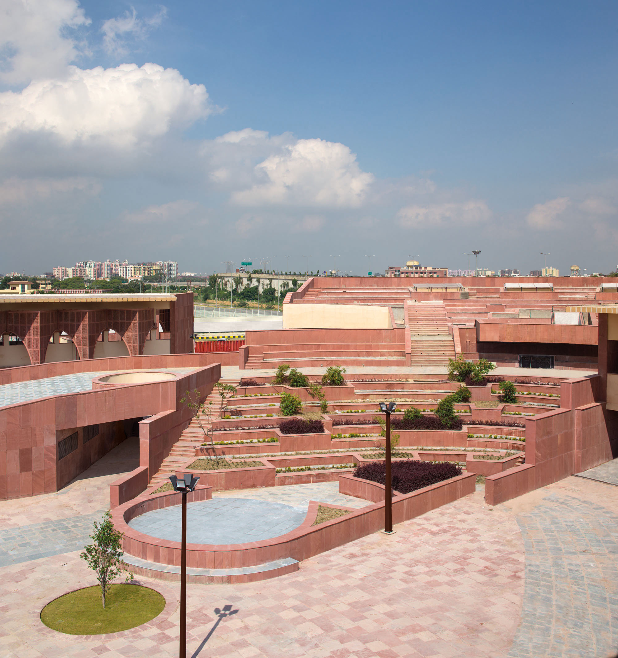 〈アワド・シルプグラム（Awadh Shilpgram）〉Studio Archohm