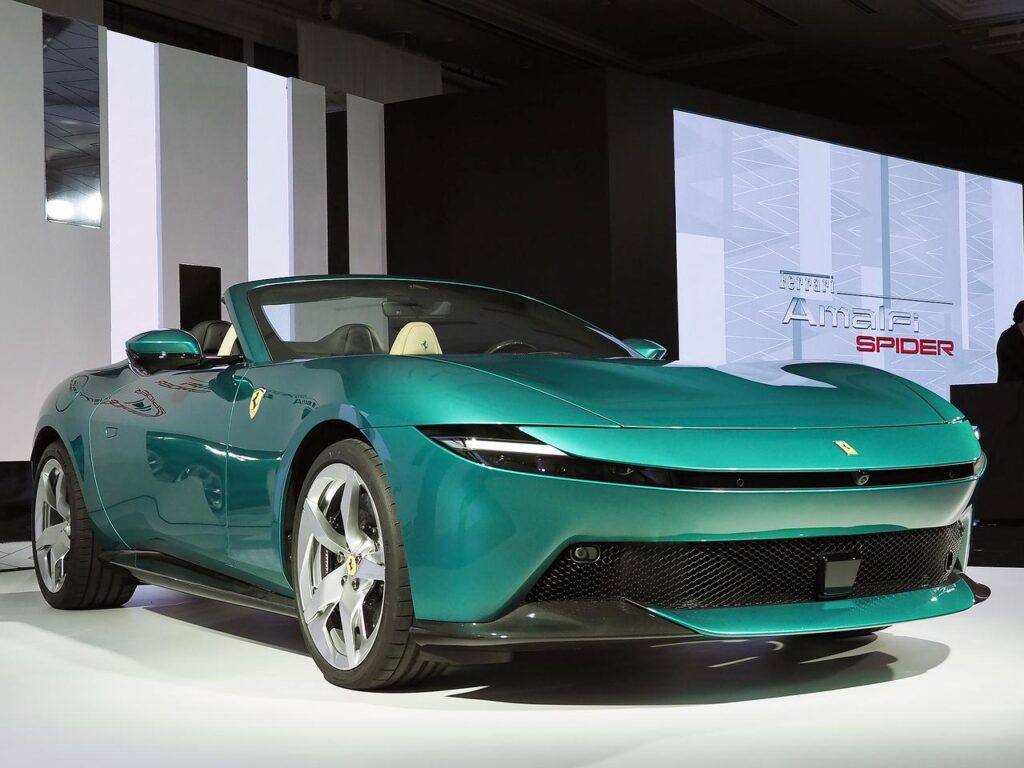 フェラーリ アマルフィ スパイダー、早くも日本でお披露目！　フェラーリが提唱するスポーティなライフスタイルの象徴 (1/2) - Webモーターマガジン