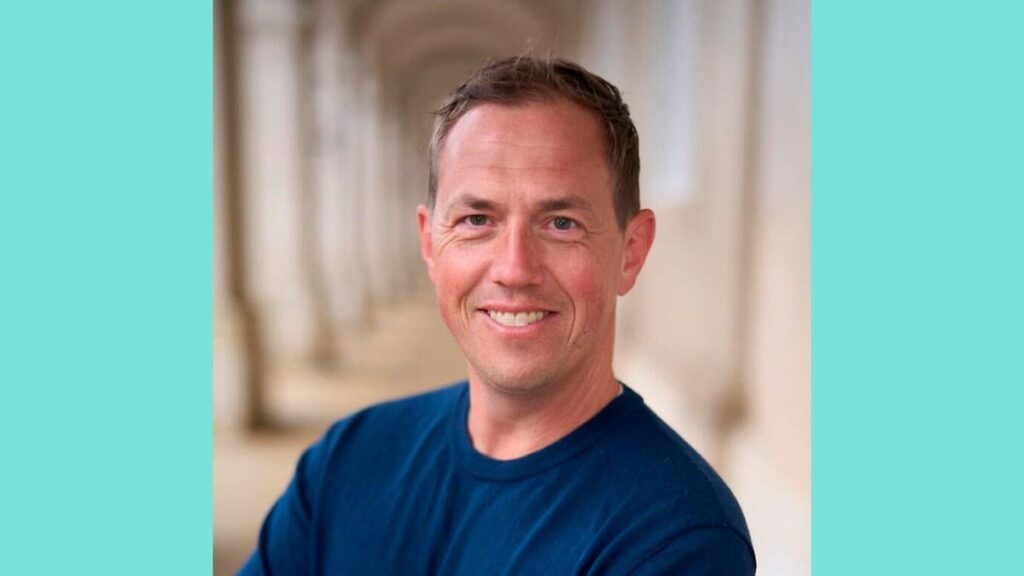 学芸員、当選したばかりの政治家を業務上の不正流用で告発 [Det nyvalgte folketingsmedlem for Borgernes Parti Jacob Harris beskyldes af en kurator for pengemisbrug i et konkursramt familieselskab]