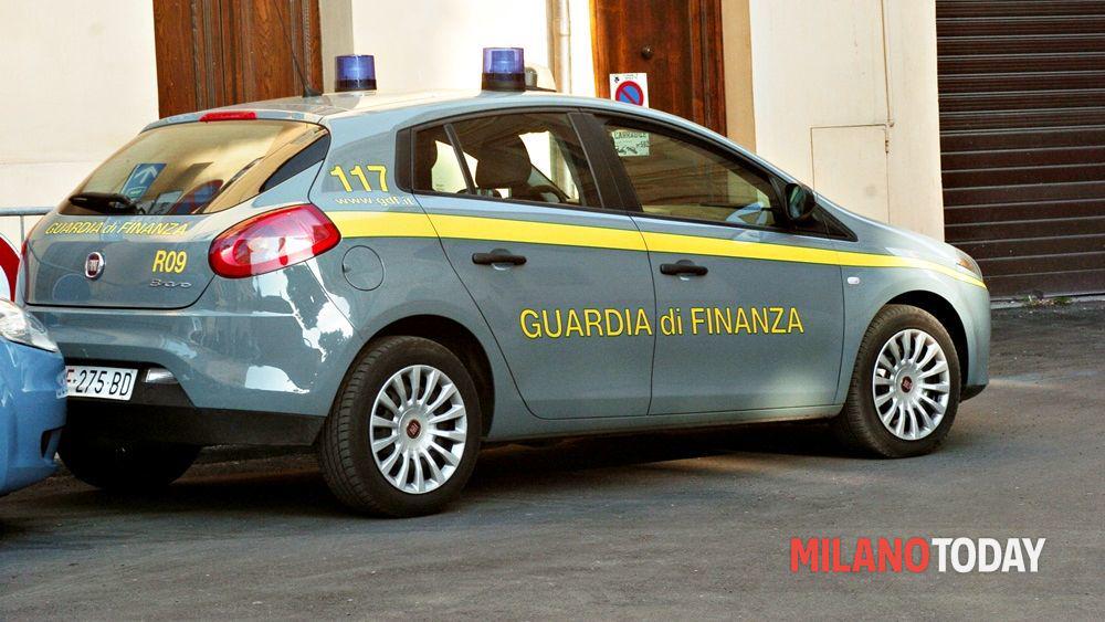 ギャング支配者、アンドレア・ディニ（ロンバルディア・フォンタナ地域の大統領の義理の弟）が捜査中：「労働者は1日14時間搾取されている」