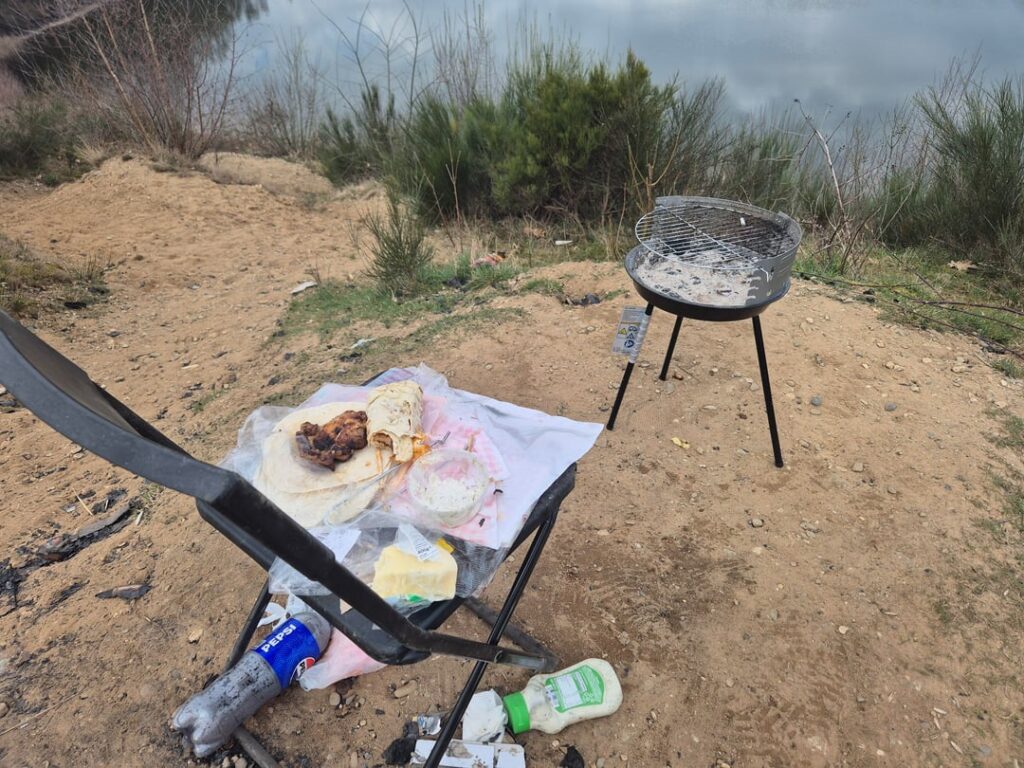 私たちの地元の湖に対して完全に失礼です - 私にできることはありますか?