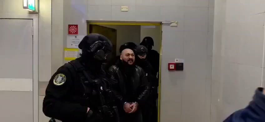 ダニ・モカヌは国に連行され、ラホヴァ・ブカレスト刑務所に収監された