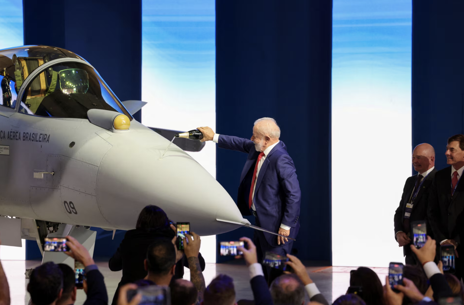 ブラジル、国内製初の超音速戦闘機を発表 - - Gamereactor