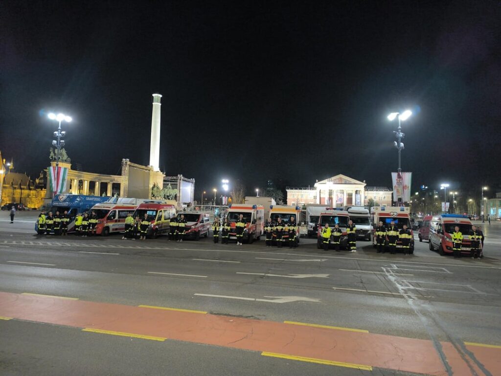 全国行進を支えた救急隊員たち