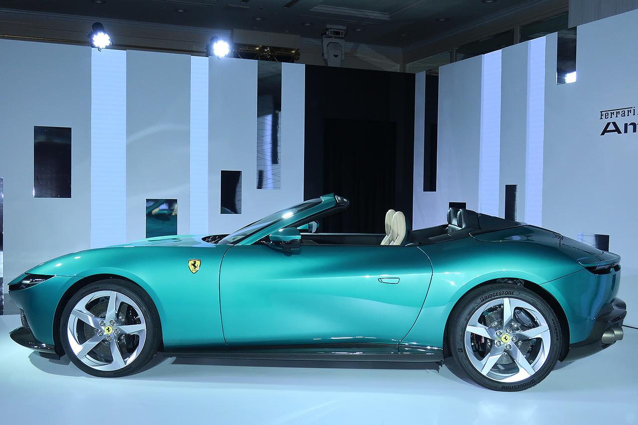 画像: その名が示すとおり、アマルフィ スパイダーは流麗な2＋2クーペ、アマルフィのオープンモデルだ。