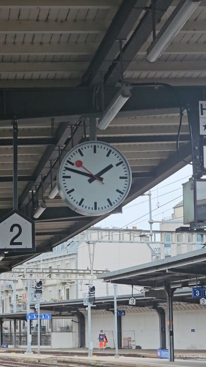 ガレス時計の正確な分では「秒」の進みが遅くなっているように感じます。もしそうなら、これはどのように比較されますか?他の 59 秒は速いですか?