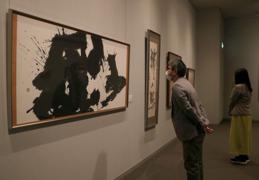 現代書の歩みたどる 前衛など書家25人紹介 香川県立ミュージアム・4月1日まで | ニュース | COOL KAGAWA 現代書の歩みたどる 前衛など書家25人紹介 香川県立ミュージアム・4月1日まで | ニュース | COOL KAGAWA