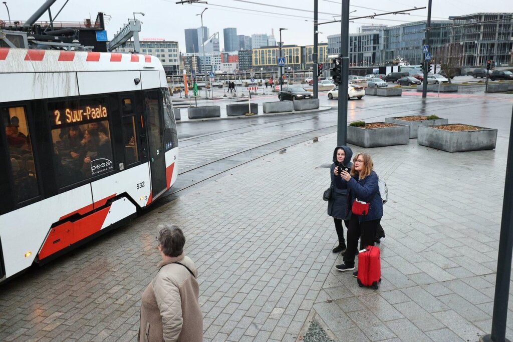 路面電車の運転手は非常ブレーキを引いた乗客を攻撃した：彼は震え、震え、悪態をついた
