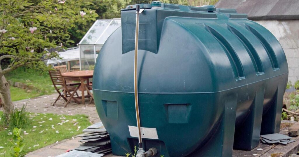 ガソリン、ディーゼル、家庭用暖房油の供給業者、価格上昇を巡って質問を受ける