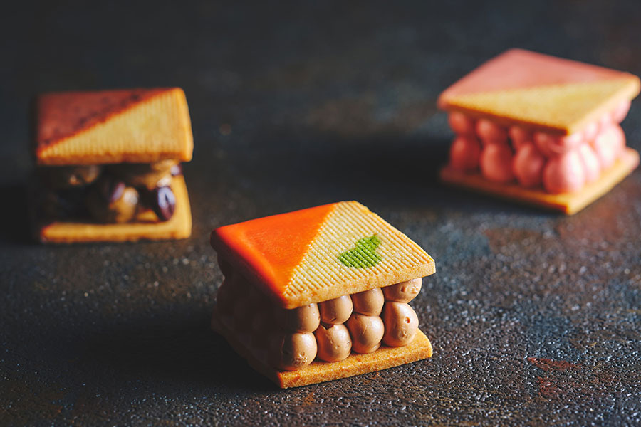 「バターサンド」3種類。写真左から、こーひー、おれんじ、いちご×さくら