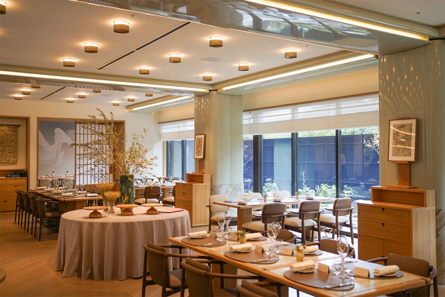 「カペラ京都」のレストラン「ランテーヌ」は、カフェやランチ、ディナーで1日中利用できる（3月22日撮影／Lmaga.jp）