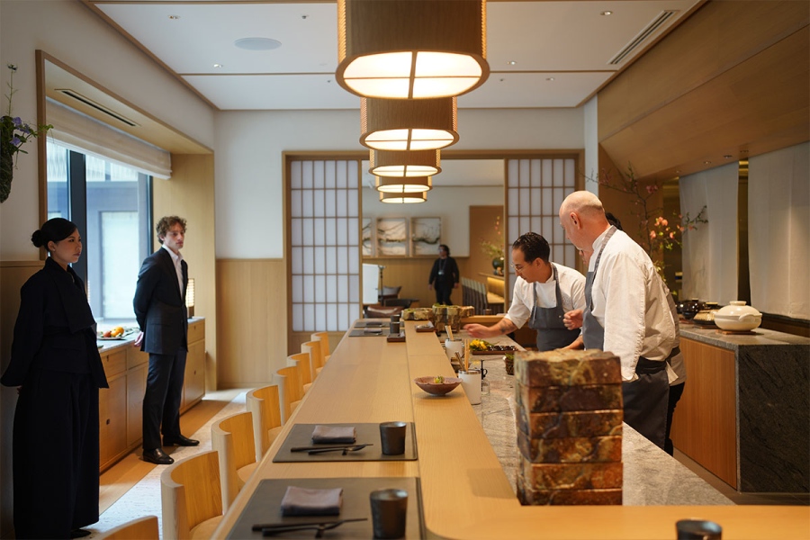 「カペラ京都」のメインダイニング「SoNoMa by SigleThread」。アメリカの三つ星ミシュランレストランが手がける「おまかせコース」は4万5000円〜（3月22日撮影／Lmaga.jp）