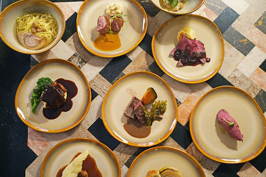 「ミートシアター」で提供される9種類の肉料理（ランチは6種類）（2月27日撮影／Lmaga.jp）