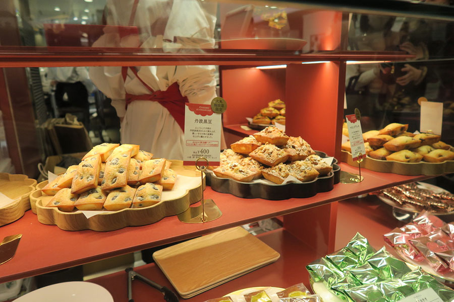 フィナンシェ専門店「チヒロ ザ フィナンシェ」の焼き立てフィナンシェは全8種（3月1日／Lmaga.jp撮影）